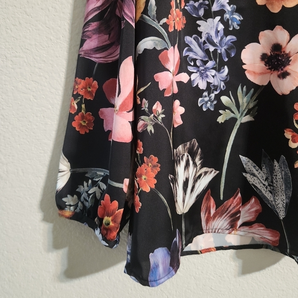 J. Crew Women’s Open V-neck top in midnight dutch floral size small - Picture 4 of 6